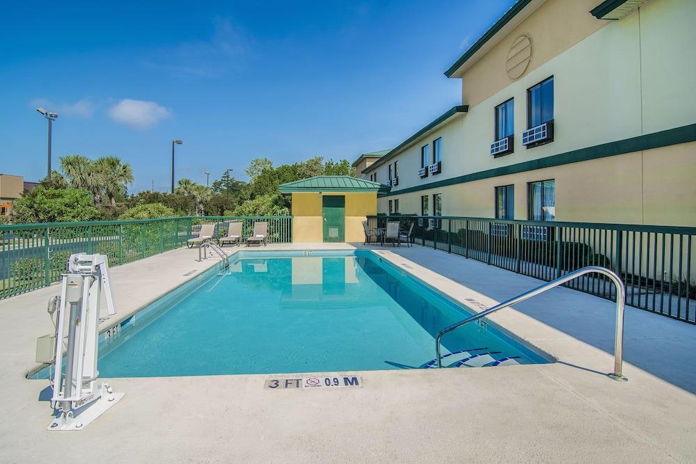 Hotel Baymont By Wyndham North Myrtle 2*