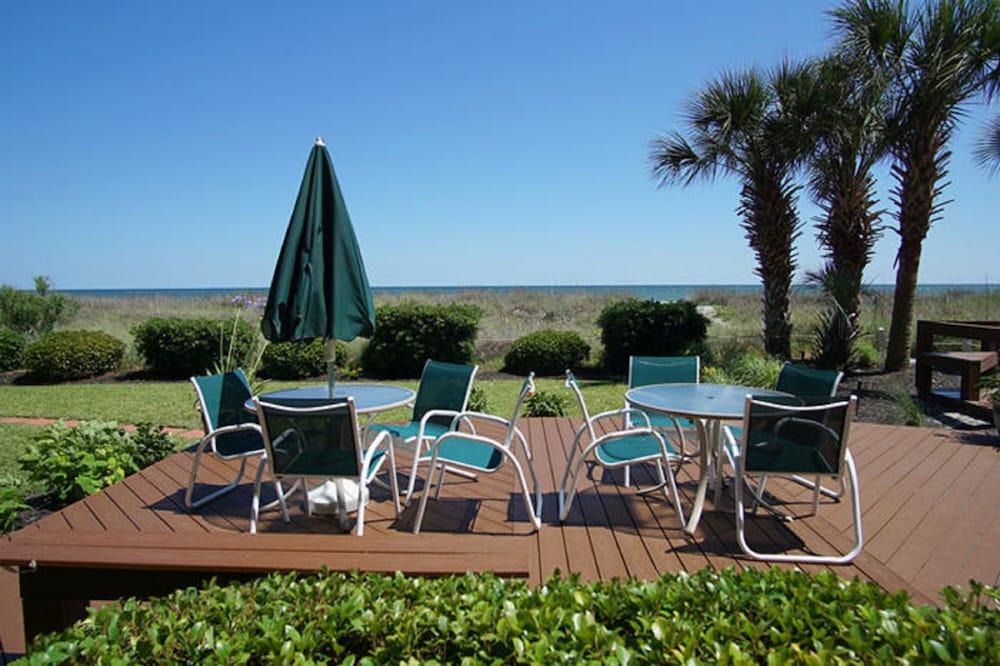 Units At Club Iii By Elliott 3*