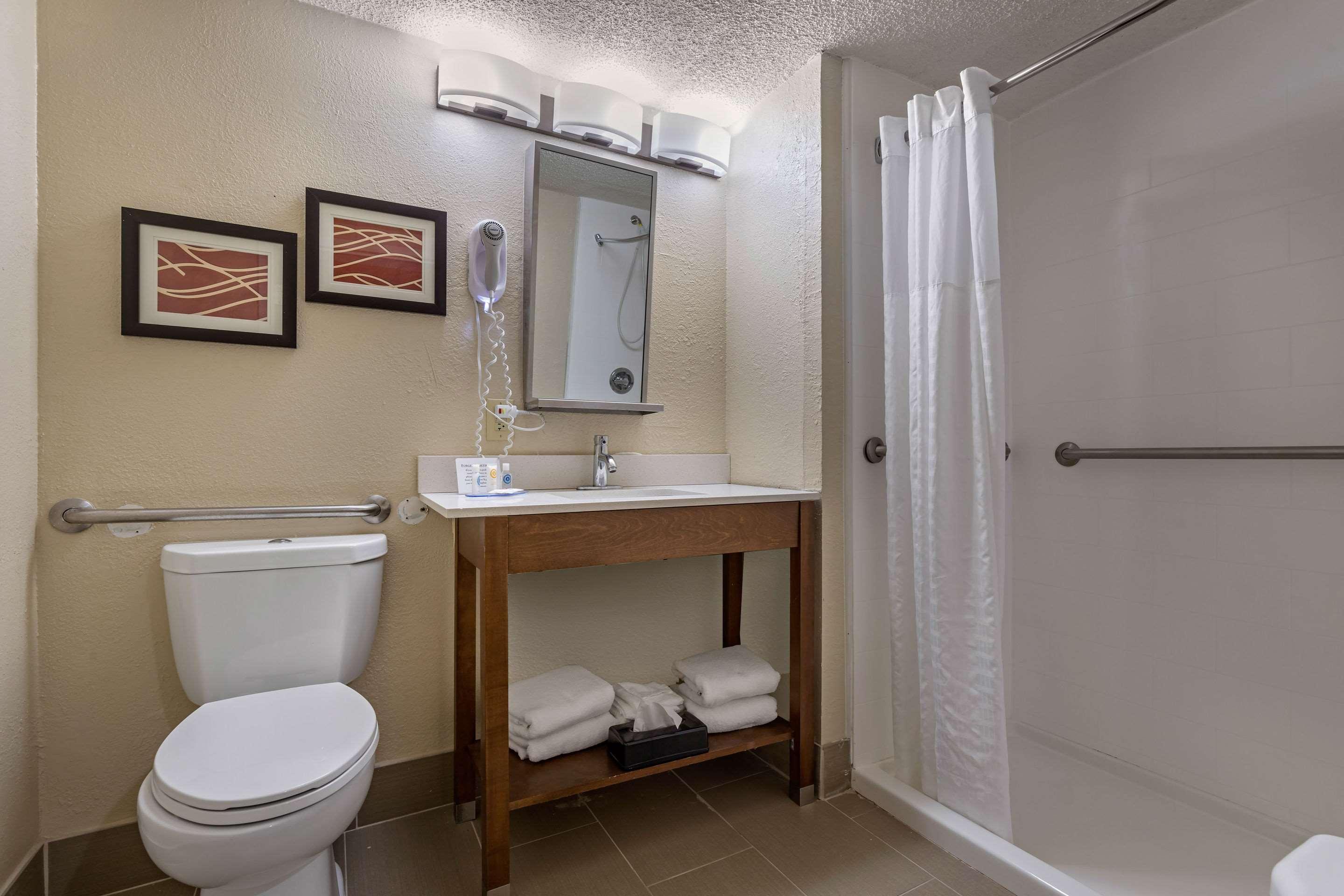 Comfort N Myrtle Barefoot Landing 2* North Myrtle Beach