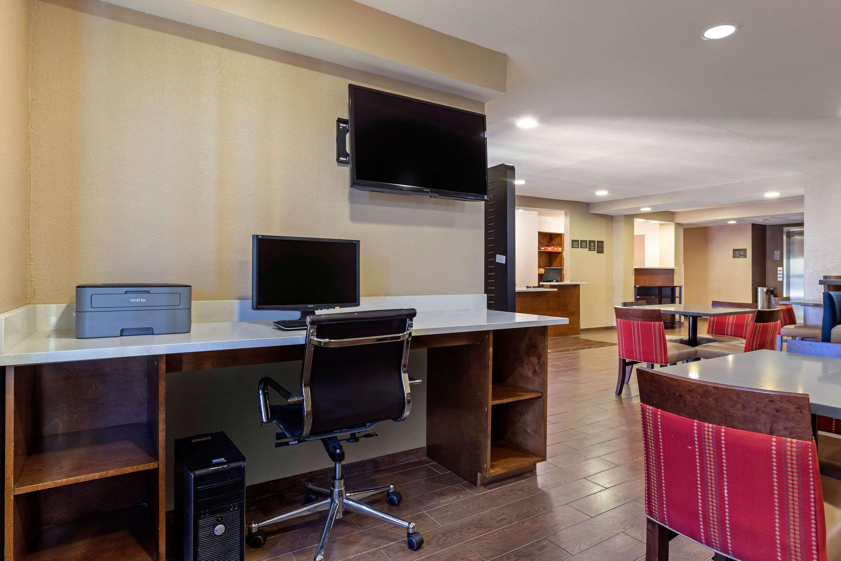 Comfort N Myrtle Barefoot Landing 2* North Myrtle Beach
