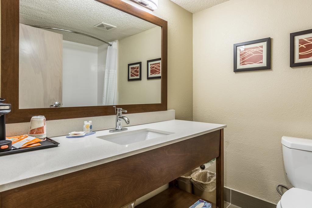 Comfort N Myrtle Barefoot Landing Inn
