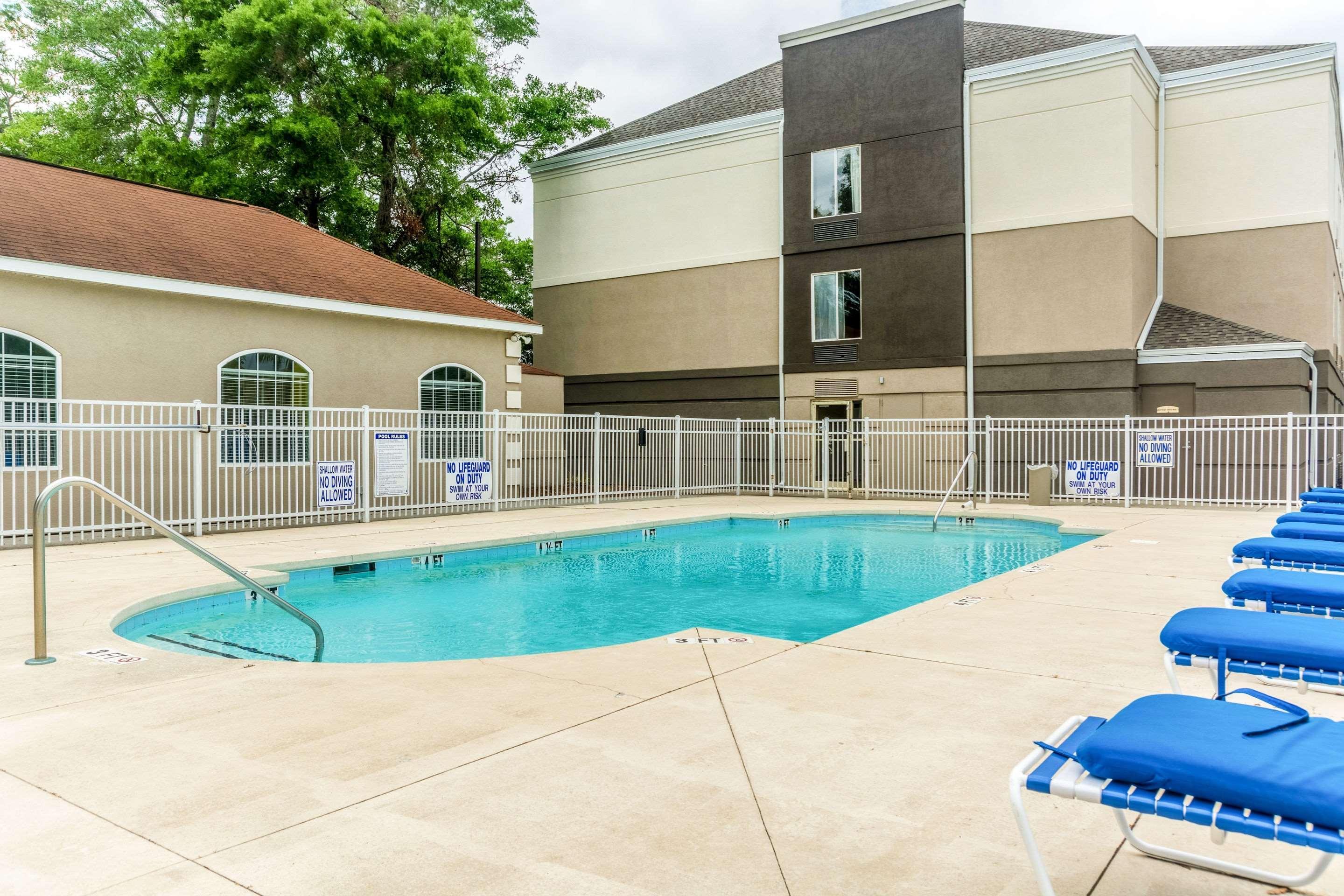 Comfort N Myrtle Barefoot Landing Inn 2*