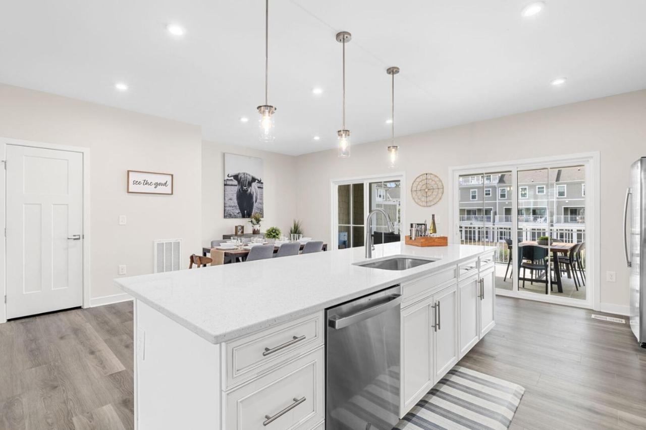 Luxurious 3 Story Townhome! The Dye At Barefoot 402- Sleeps 12! * North Myrtle Beach