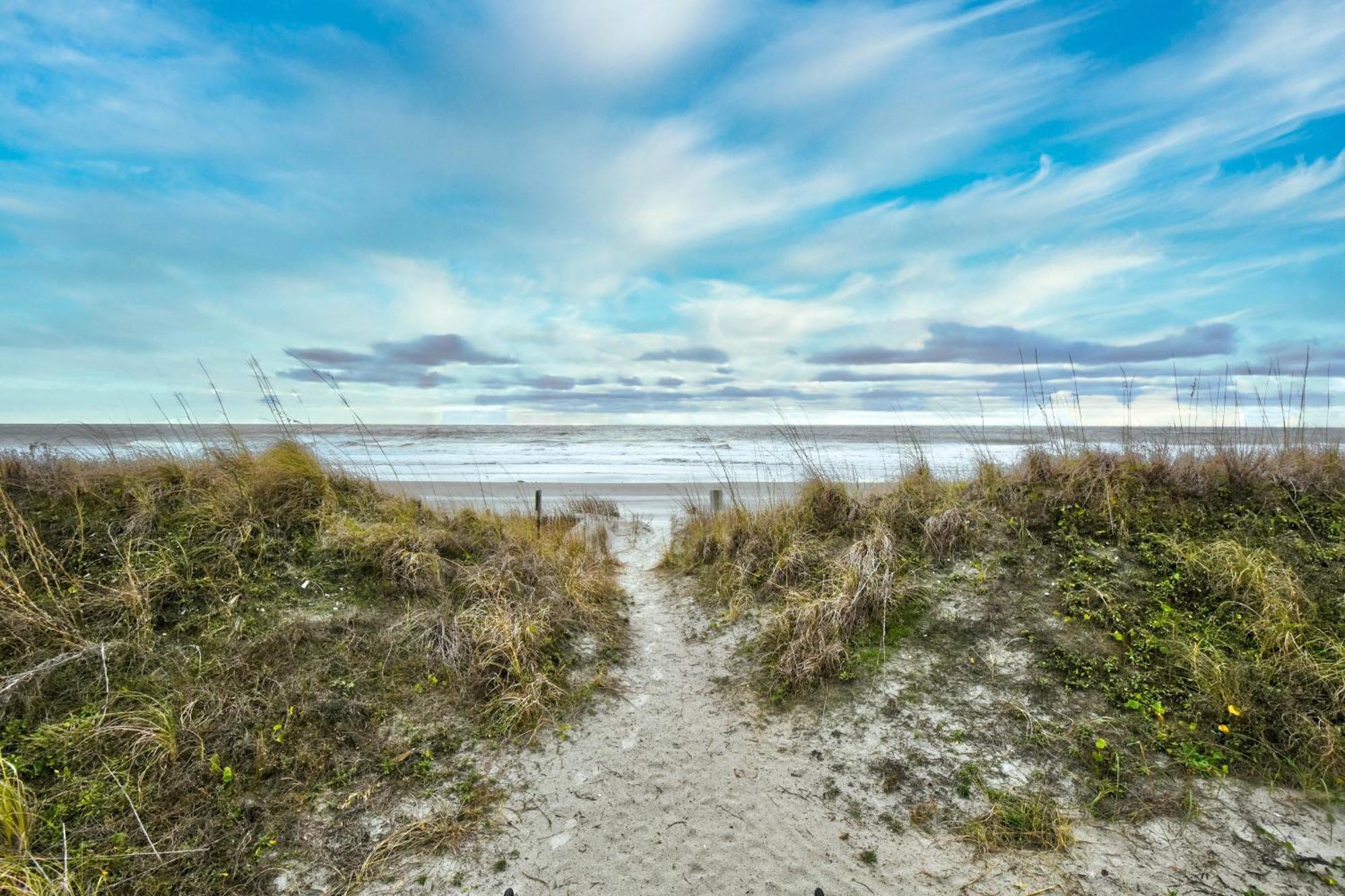 Serene Getaway At Arbor Trace In Barefoot Resort, North Myrtle Apartment
