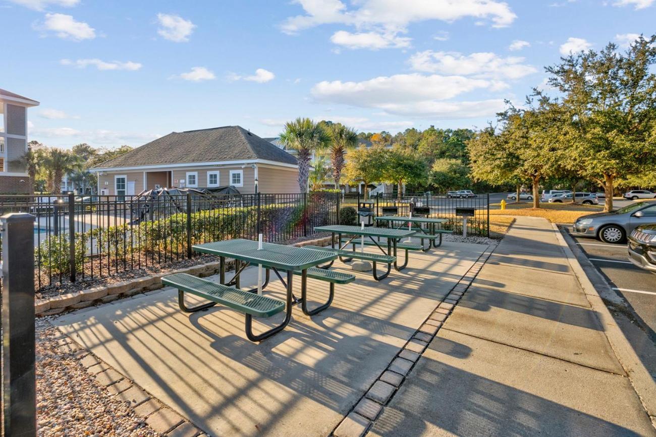 Barefoot Landing Aparthotel