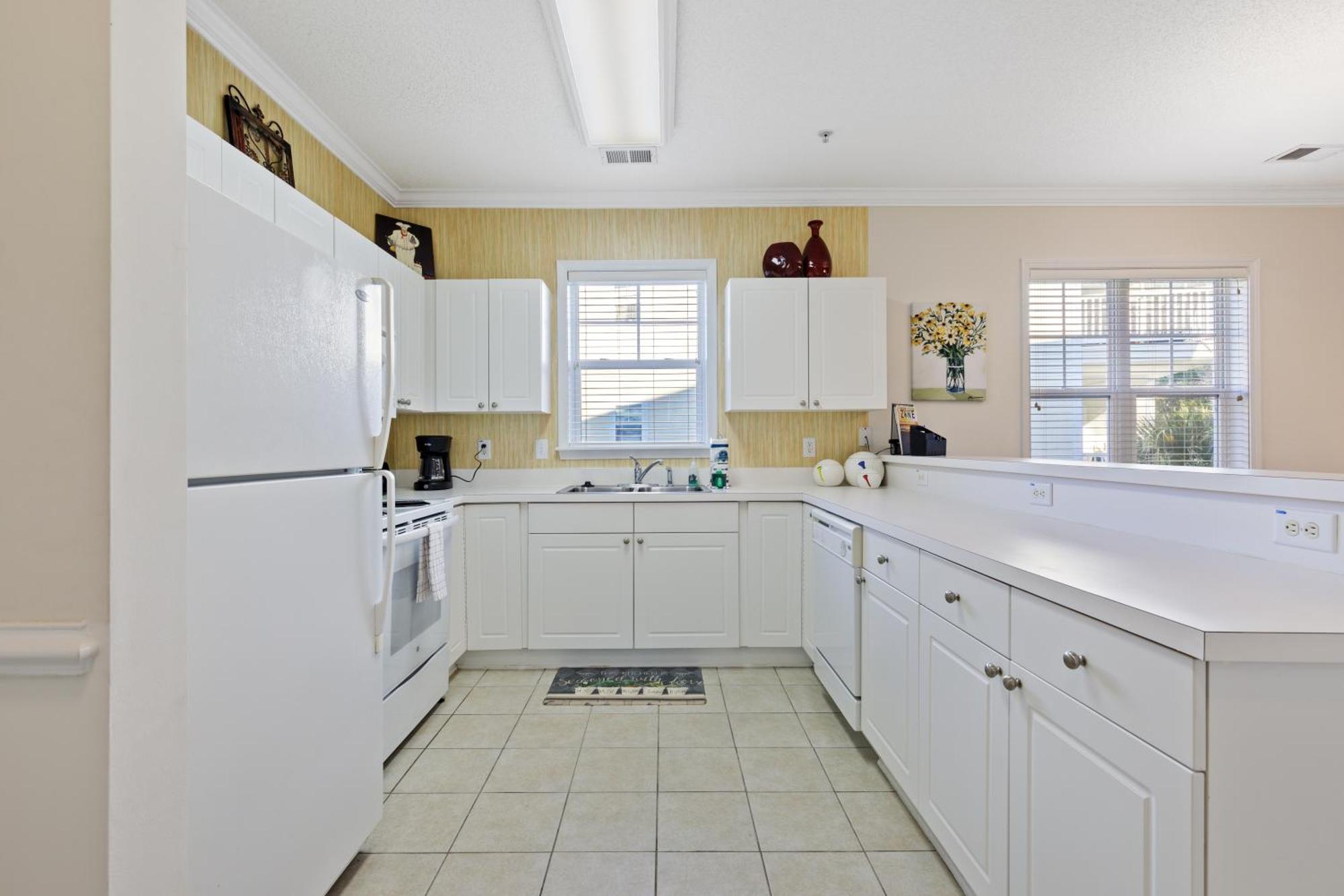Yellow Daisy & Escape Apartment North Myrtle Beach