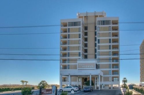 Units At Sea Marsh I By Elliott