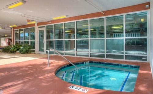 Hotel Units At Malibu Pointe By Elliott 3*