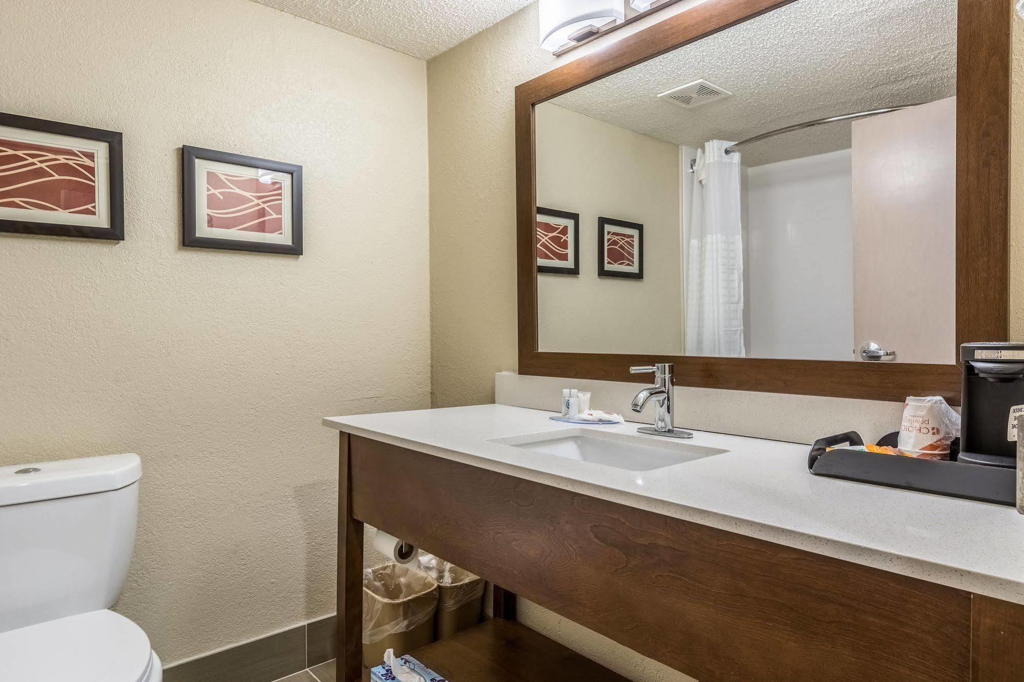 Comfort N Myrtle Barefoot Landing Inn North Myrtle Beach