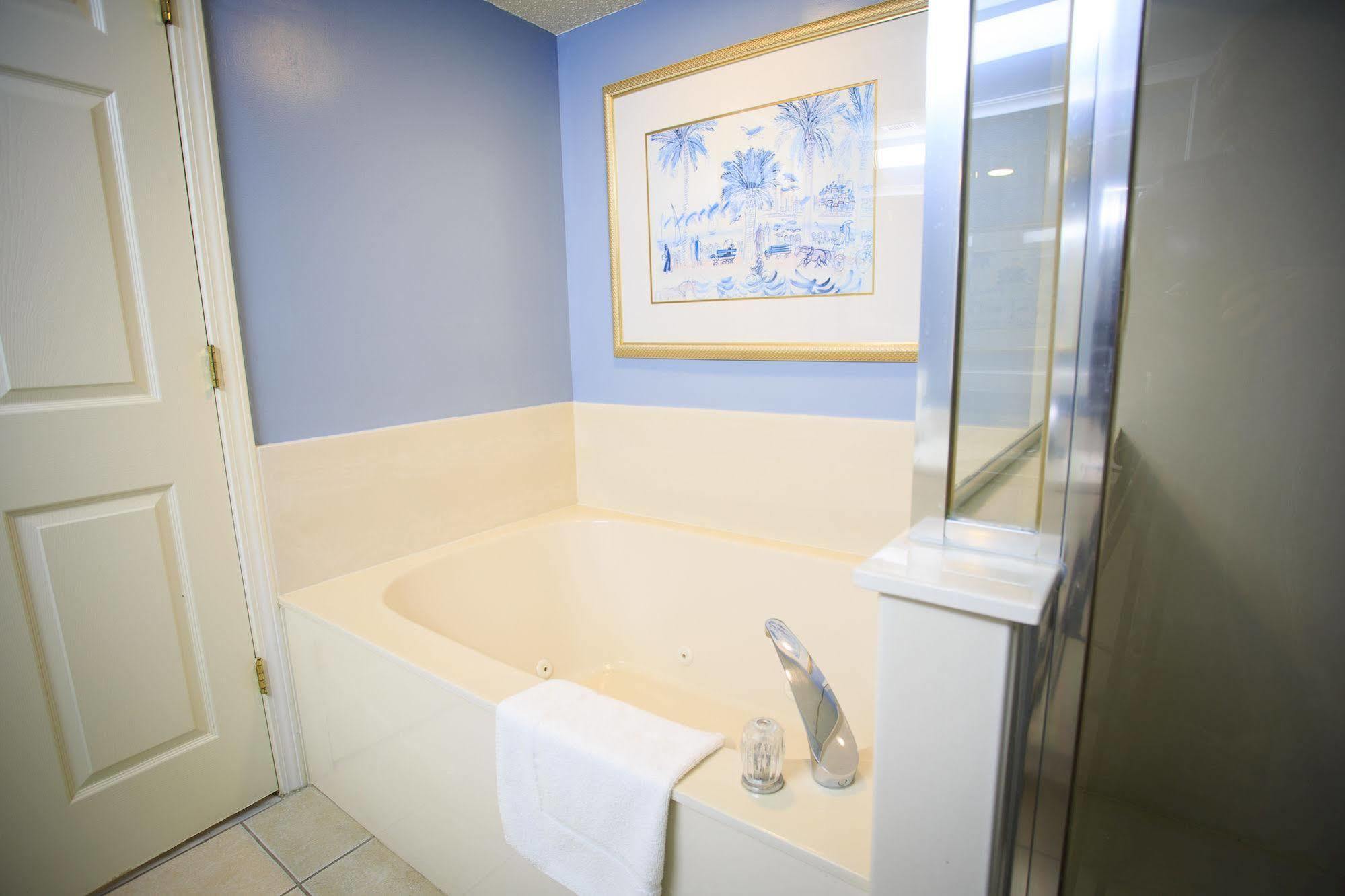 Ashworth By Condo-world 3*