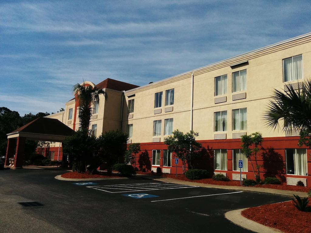 Comfort N Myrtle Barefoot Landing Inn