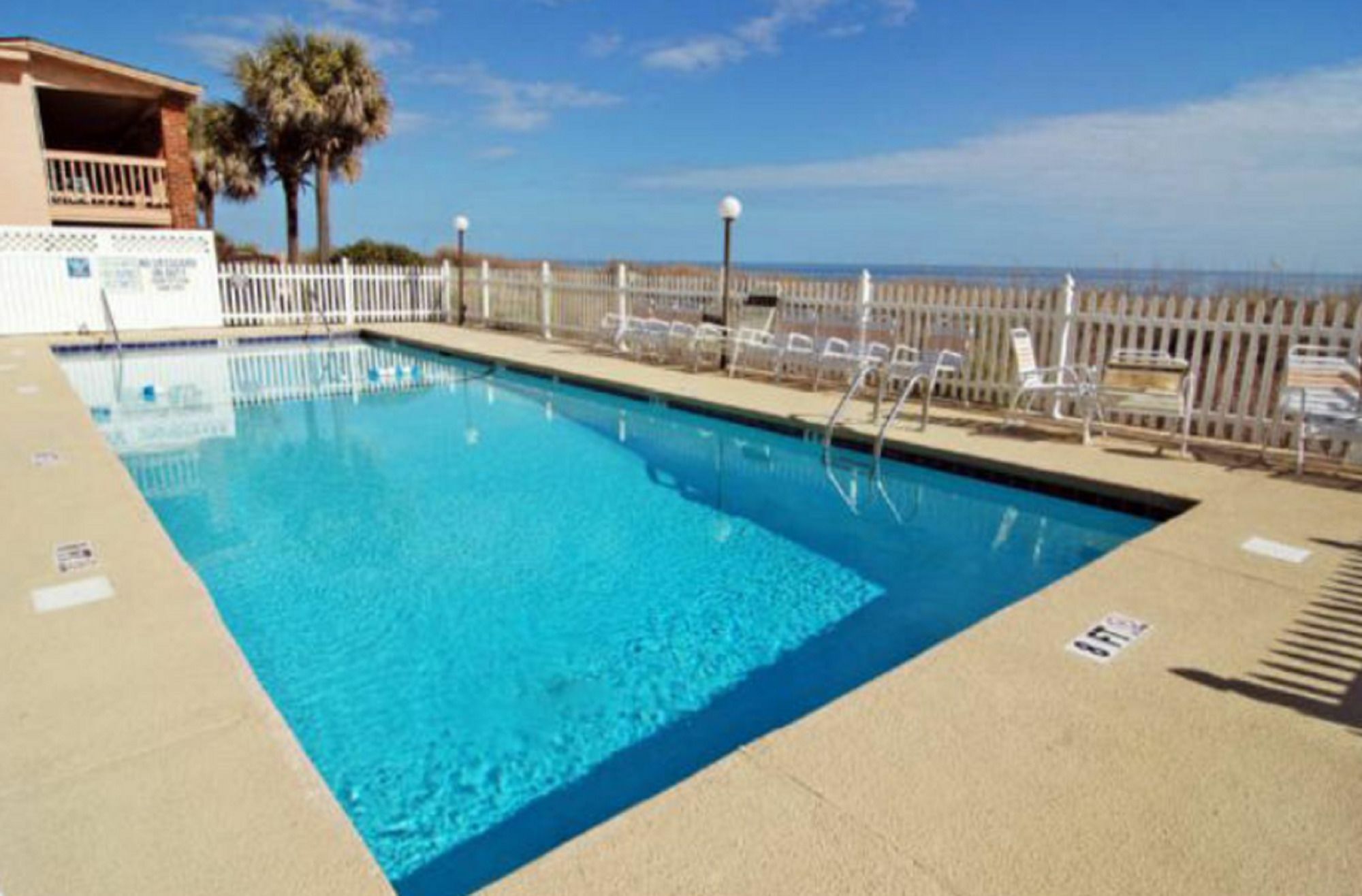 Hotel Units At Crescent Sands Of Windy Hill By Elliott 3*