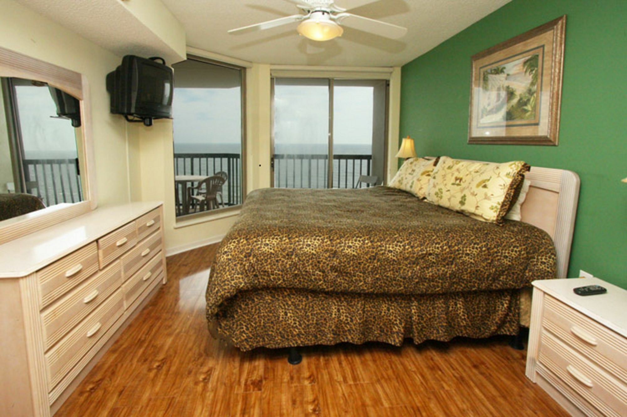 Hotel Units At Emerald Cove I By Elliott