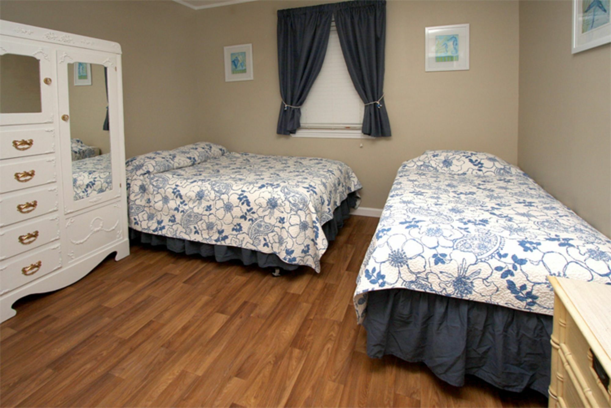 A Place At The - Cherry Grove Hotel 3*